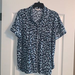 Loft PJ top. Blue leopard. M